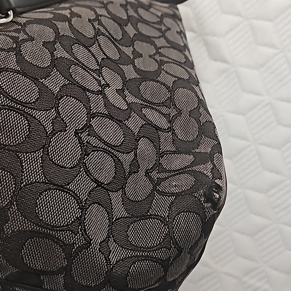 Black coach purse - Picture 7 of 9